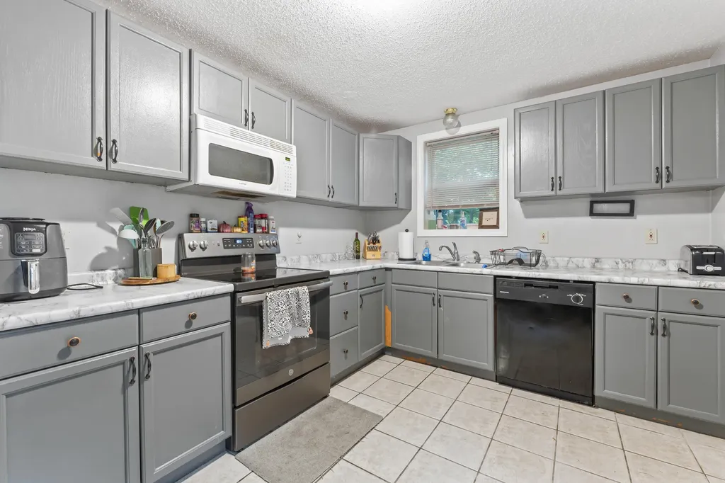 22 Spring Street Gardiner ME 04345