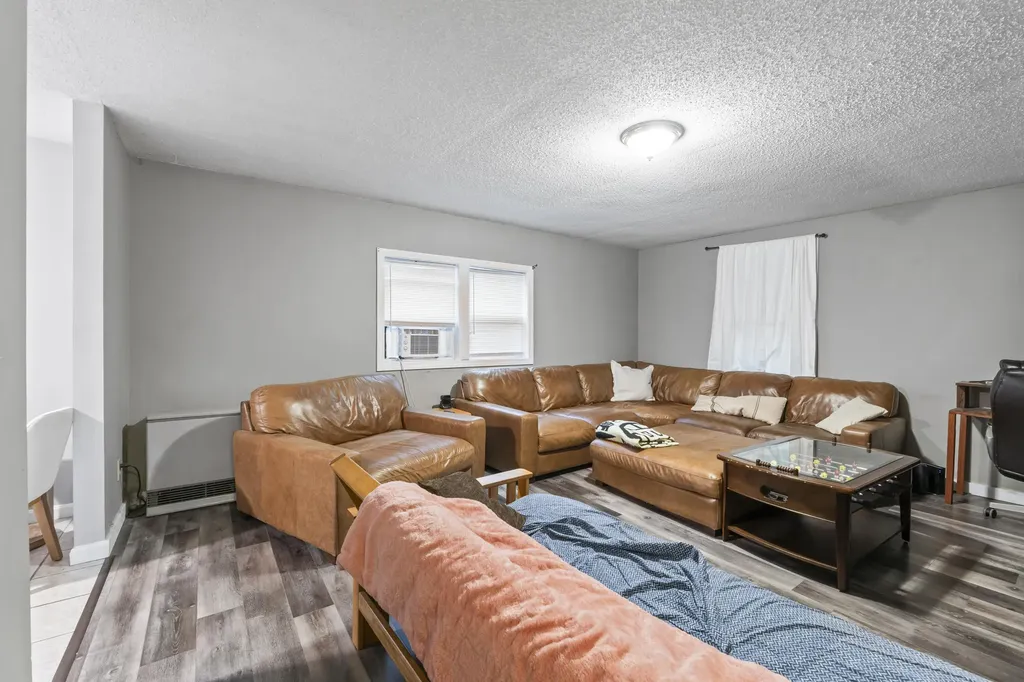 22 Spring Street Gardiner ME 04345