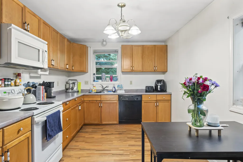 22 Spring Street Gardiner ME 04345