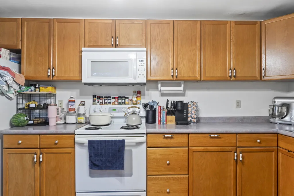 22 Spring Street Gardiner ME 04345