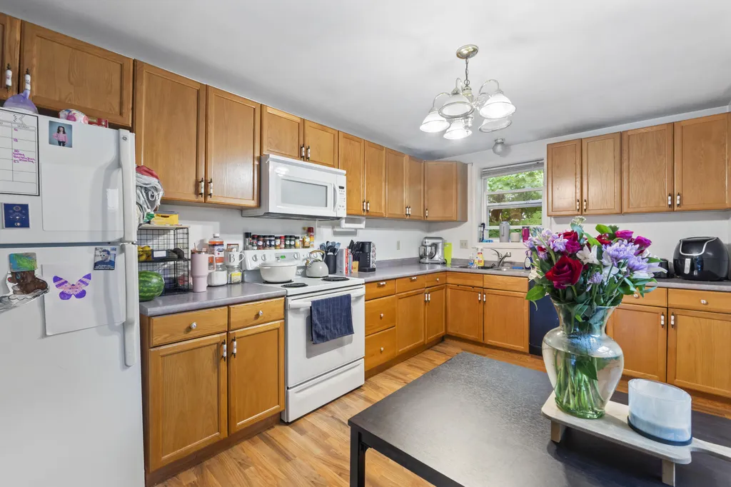 22 Spring Street Gardiner ME 04345