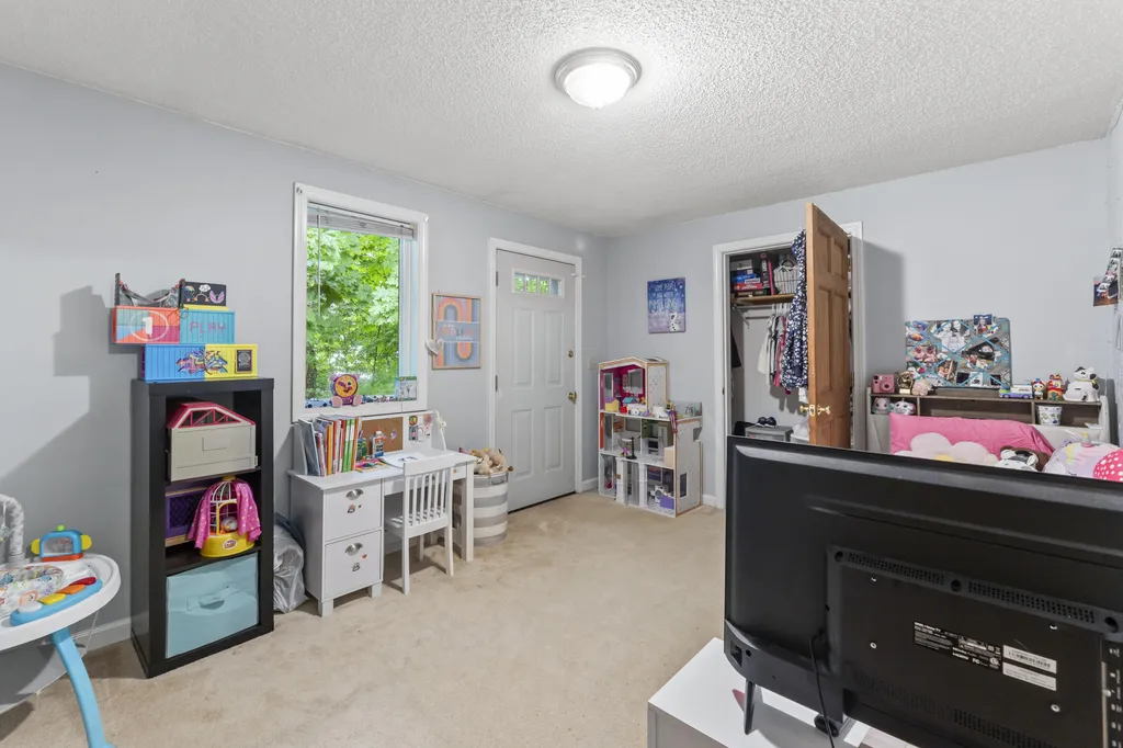 22 Spring Street Gardiner ME 04345