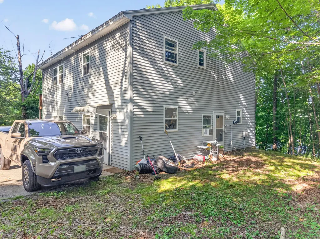 22 Spring Street Gardiner ME 04345