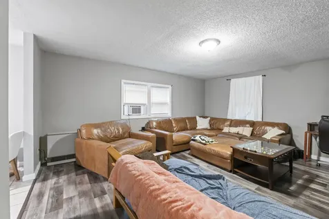 22 Spring Street Gardiner ME 04345