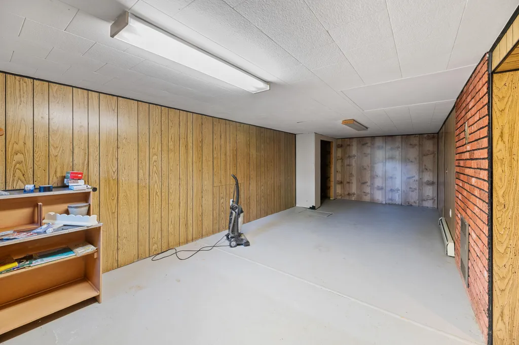 66 Rideout Avenue Lewiston ME 04240