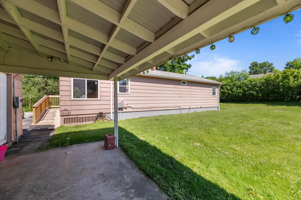 66 Rideout Avenue Lewiston ME 04240