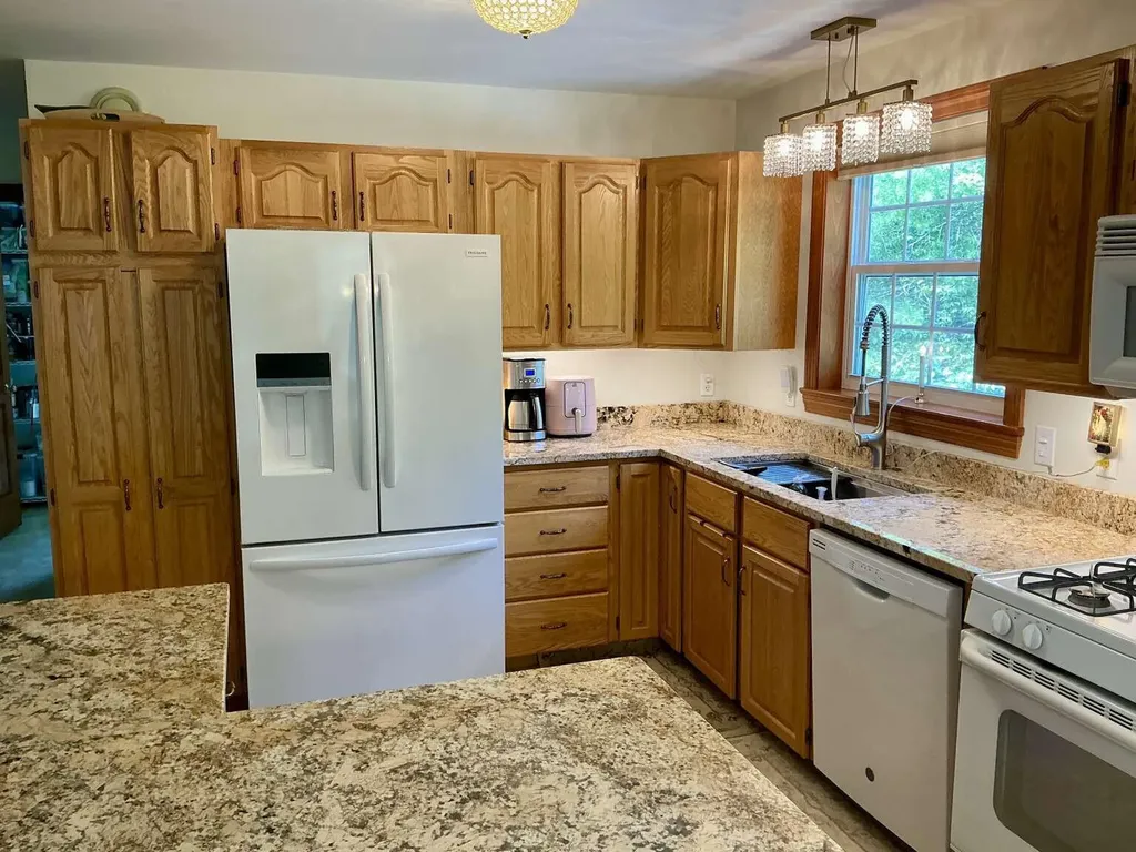 83 Christian Hill Road Bristol ME 04539