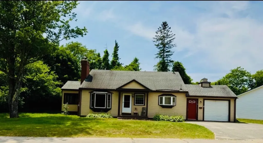 14 Howard Street Mexico ME 04257