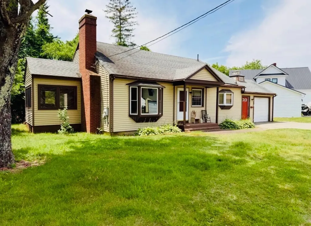 14 Howard Street Mexico ME 04257