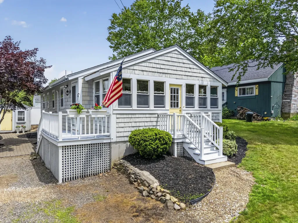 16 Highland Avenue York ME 03909