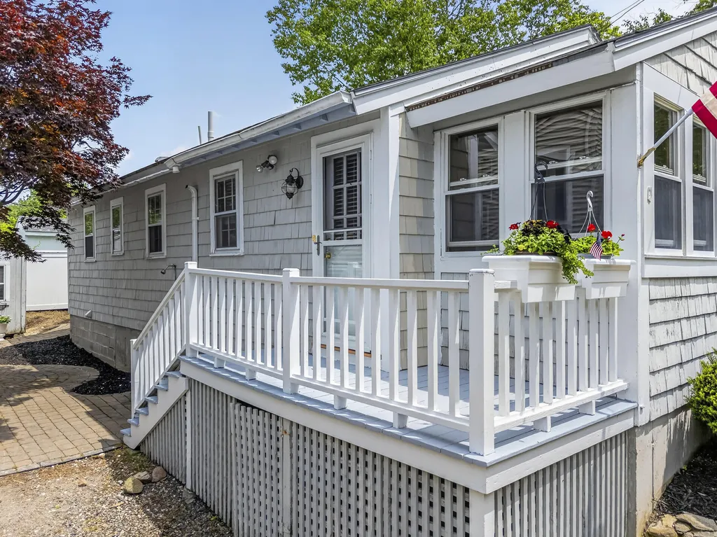 16 Highland Avenue York ME 03909