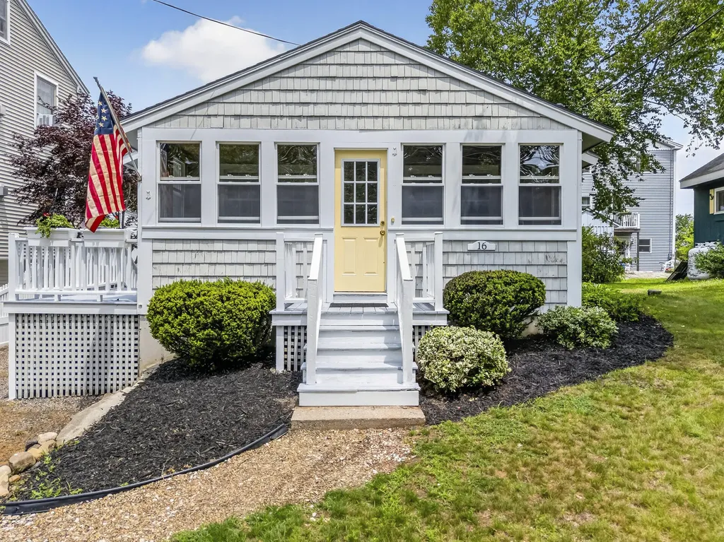 16 Highland Avenue York ME 03909