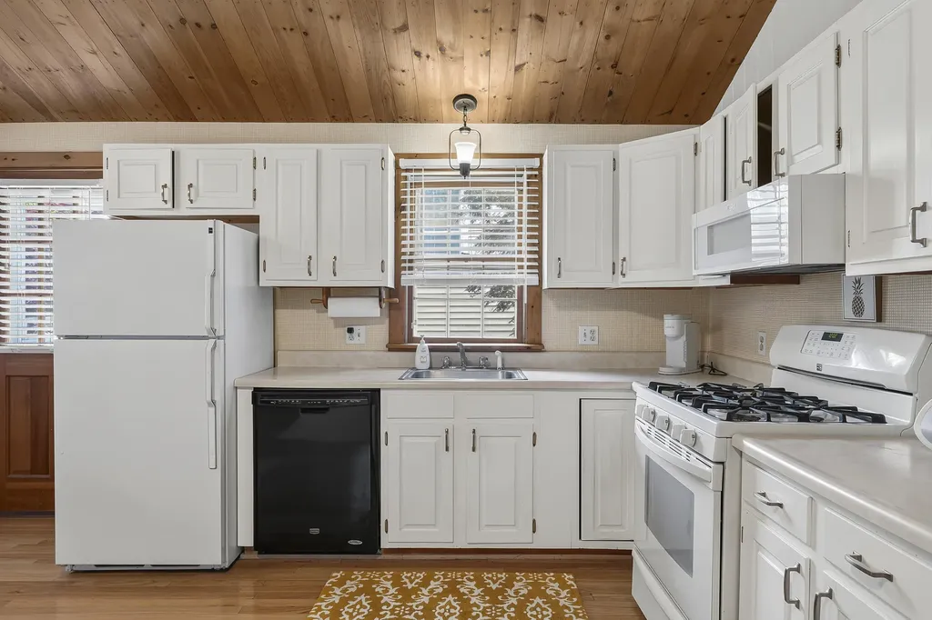 16 Highland Avenue York ME 03909
