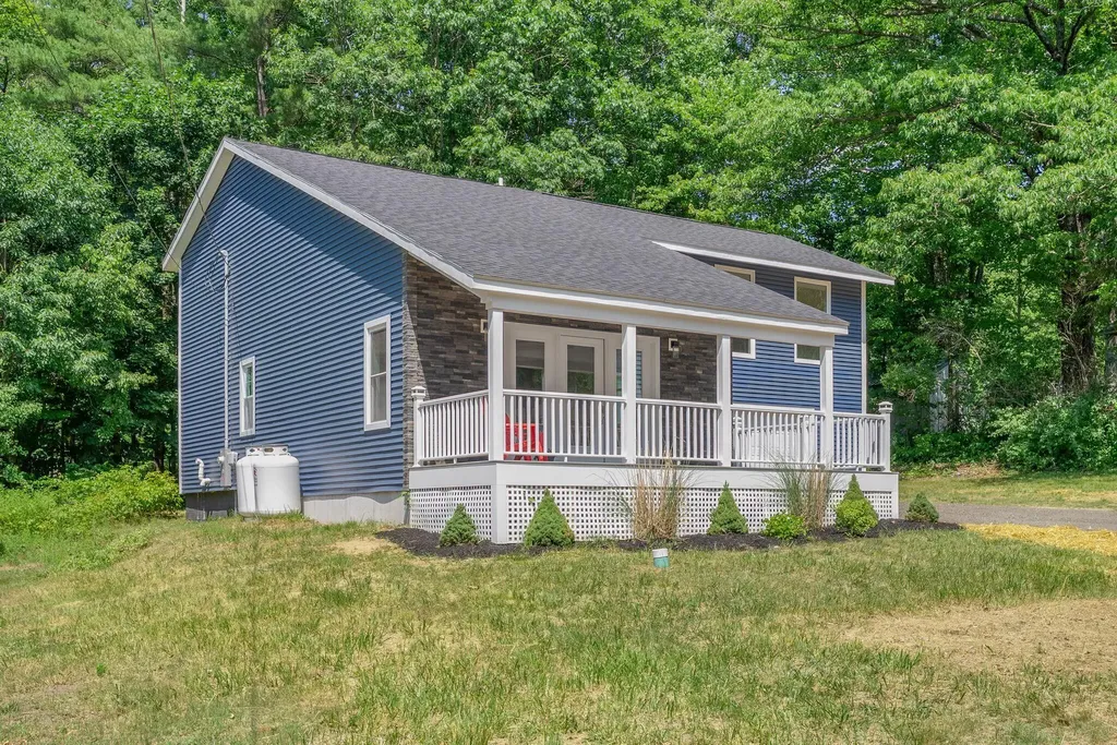 28 Douglas Street Lisbon ME 04252