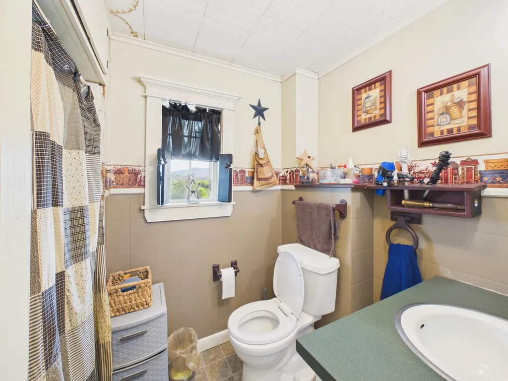28 Silver Street Mars Hill ME 04758