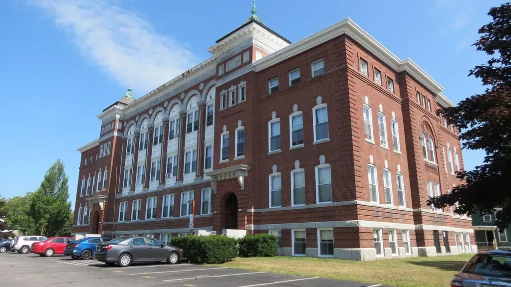19 Wood Street Lewiston ME 04240