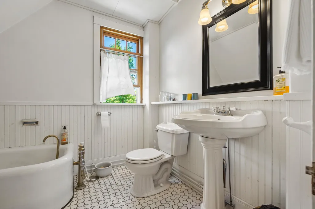 4 Meadow Cove Road Boothbay ME 04544