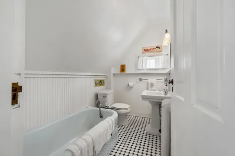 4 Meadow Cove Road Boothbay ME 04544