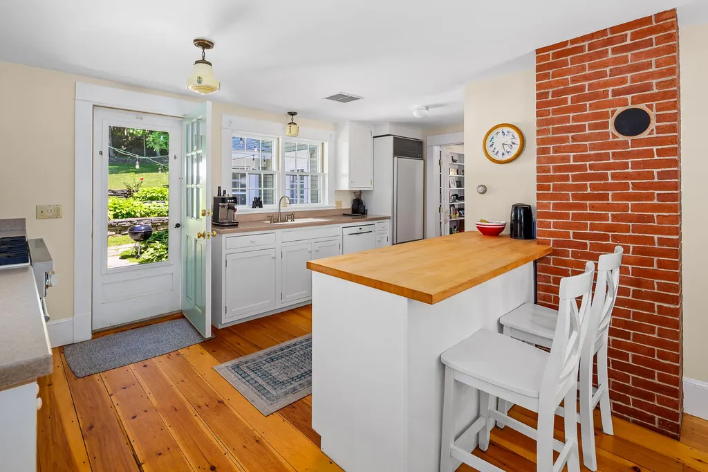 125 Russell Avenue Rockport ME 04856