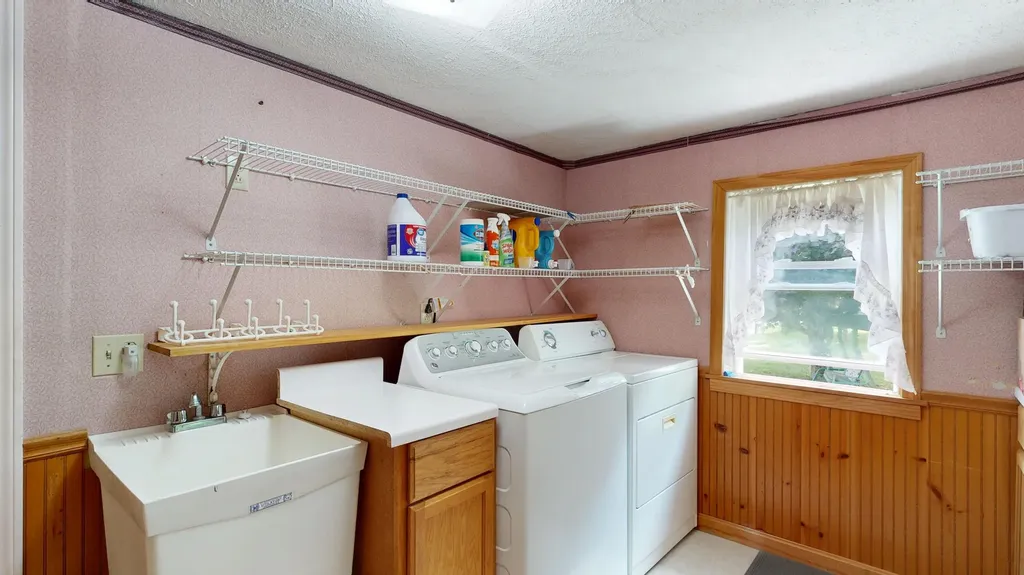 4 Brook Hill Drive Leeds ME 04263