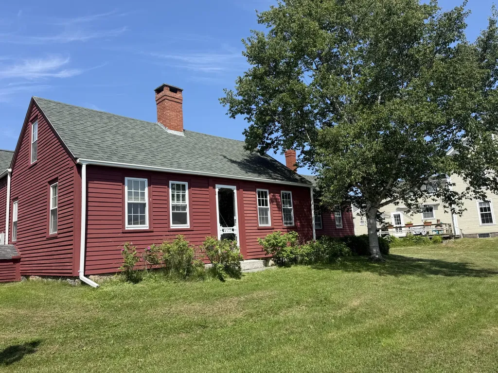 5 Chestnut Street Vinalhaven ME 04863