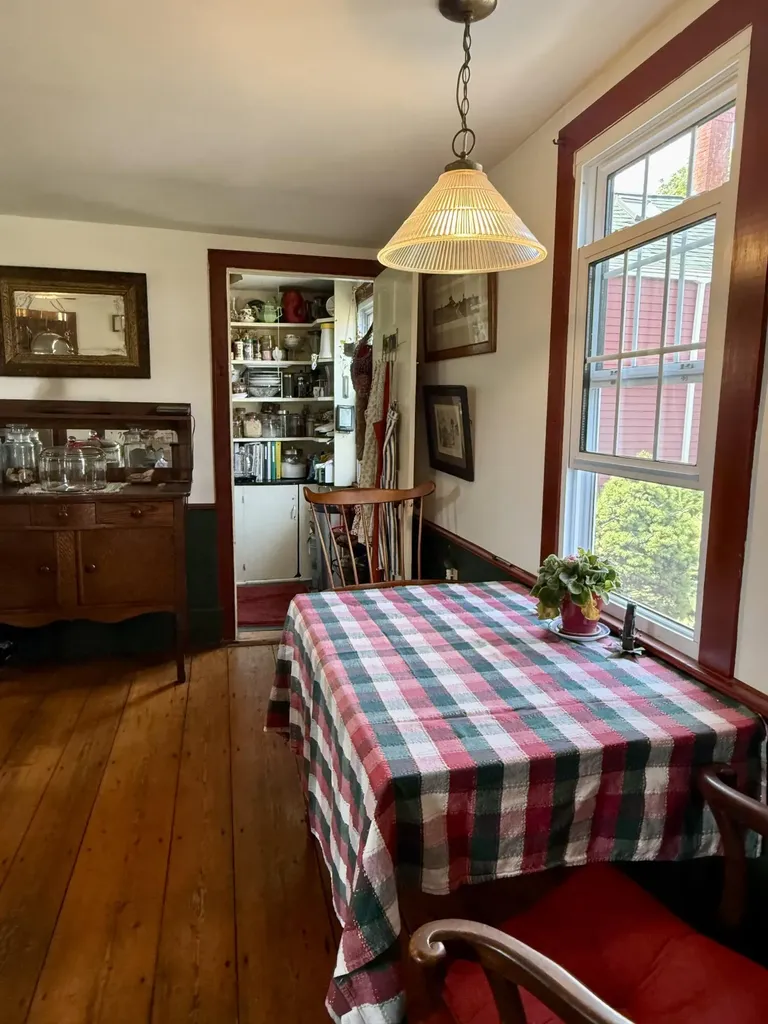 5 Chestnut Street Vinalhaven ME 04863