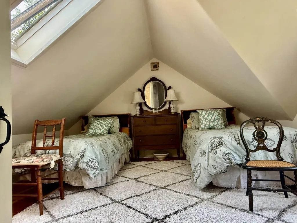 5 Chestnut Street Vinalhaven ME 04863
