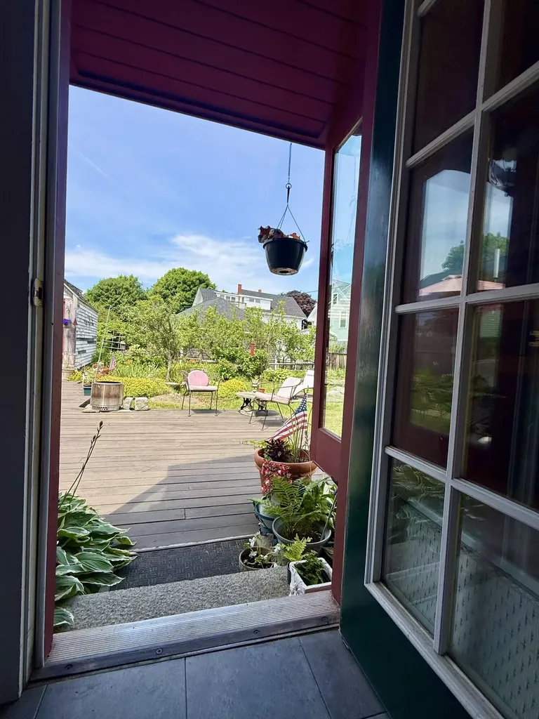 5 Chestnut Street Vinalhaven ME 04863