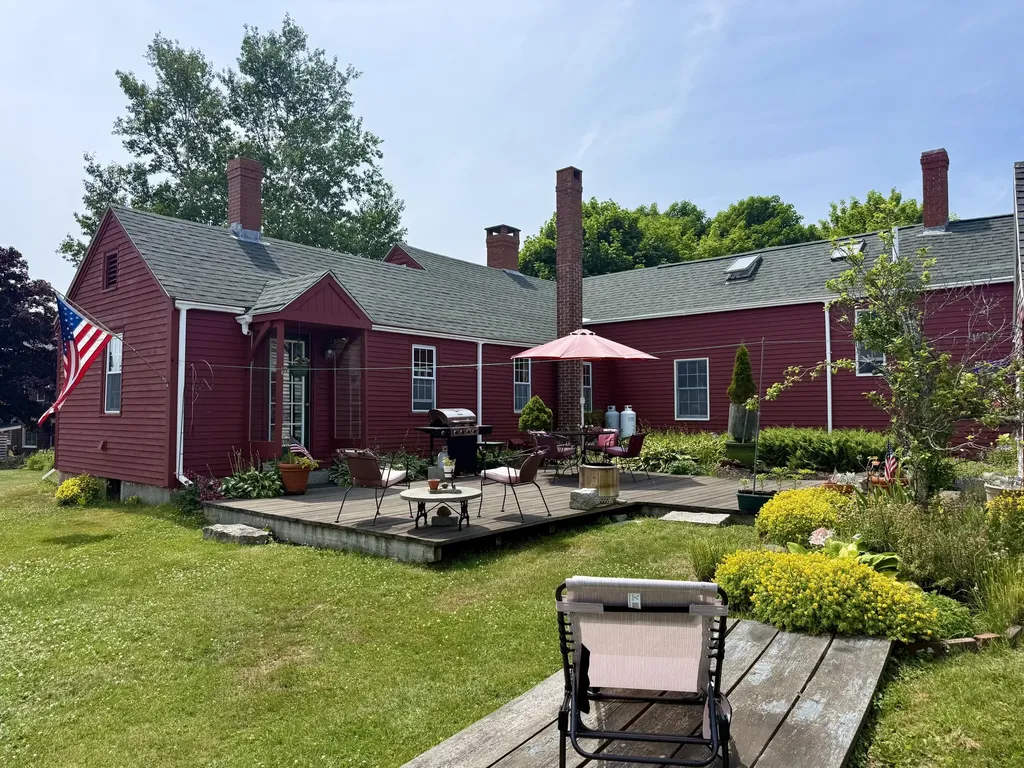 5 Chestnut Street Vinalhaven ME 04863