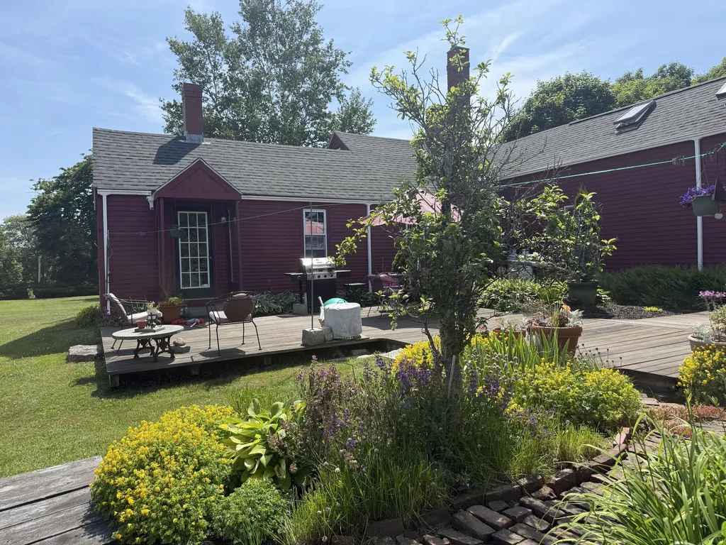 5 Chestnut Street Vinalhaven ME 04863