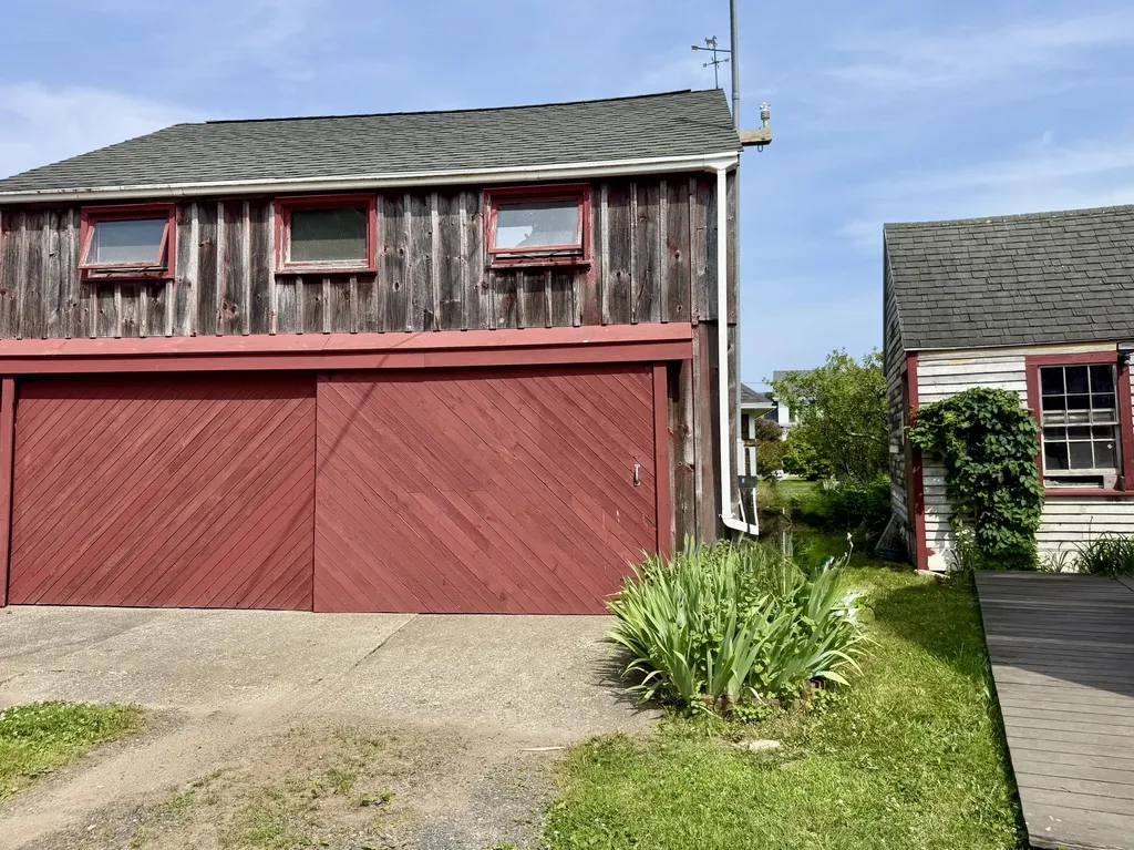 5 Chestnut Street Vinalhaven ME 04863