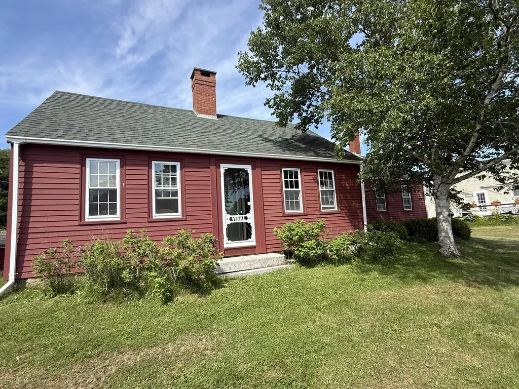 5 Chestnut Street Vinalhaven ME 04863