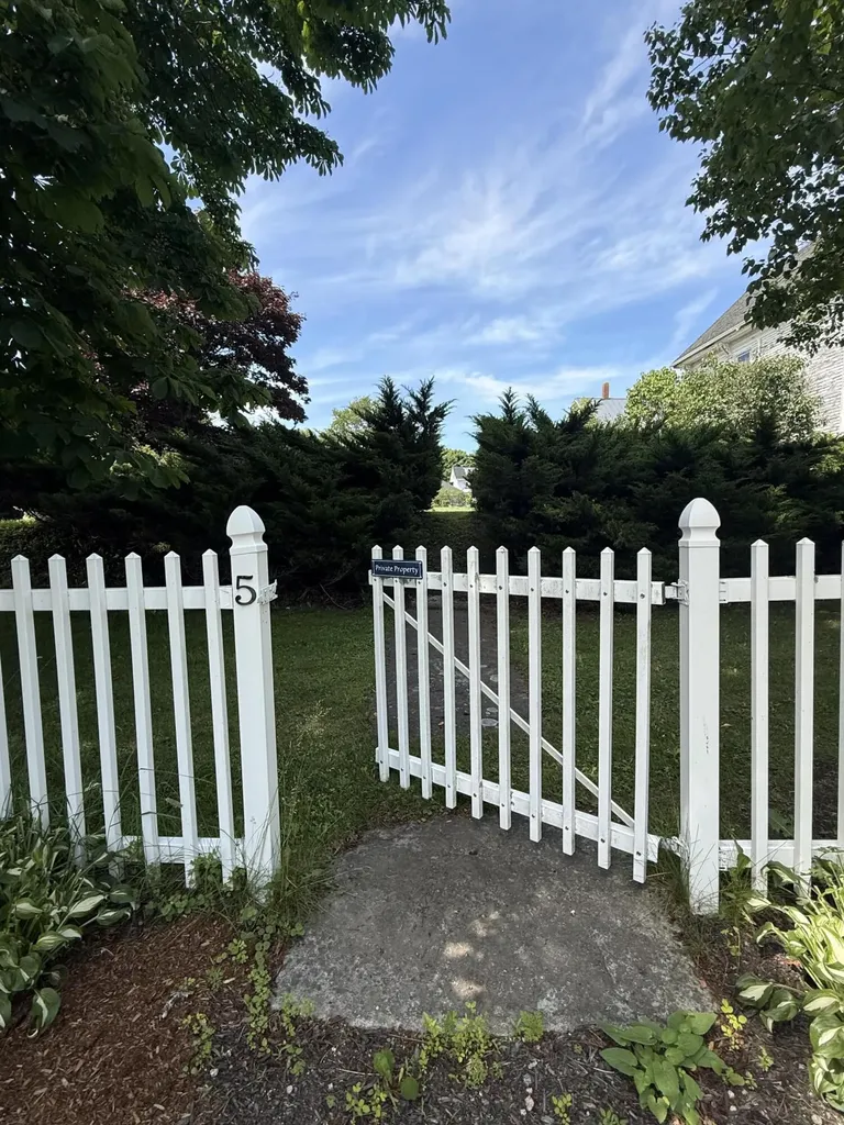 5 Chestnut Street Vinalhaven ME 04863