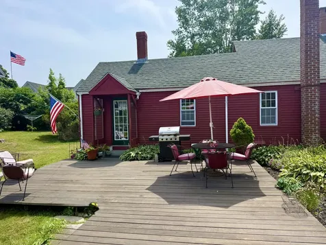 5 Chestnut Street Vinalhaven ME 04863