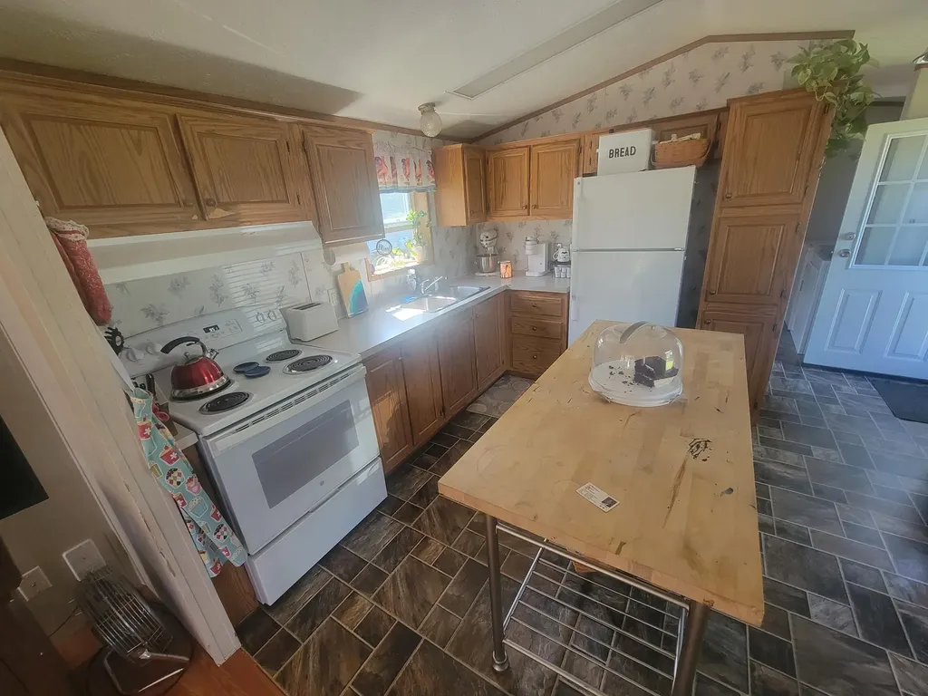 51 Lorna Lane Glenburn ME 04401