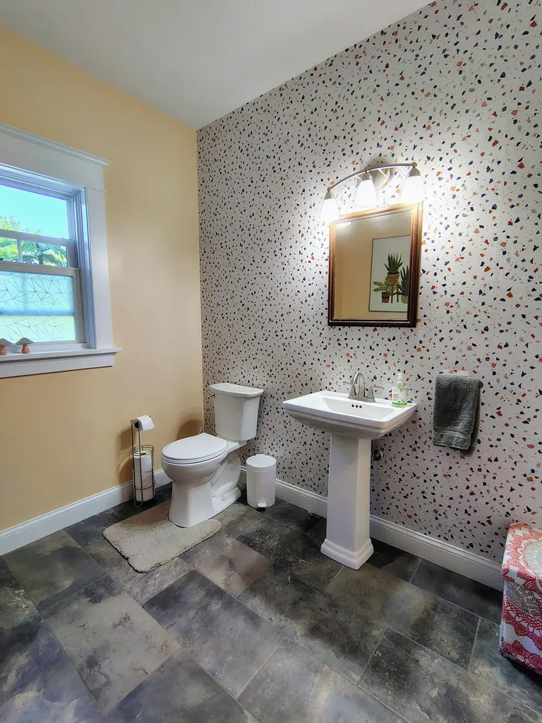 6 Red Barn Road Damariscotta ME 04543