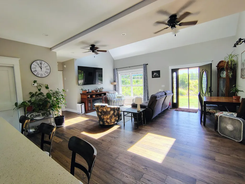6 Red Barn Road Damariscotta ME 04543