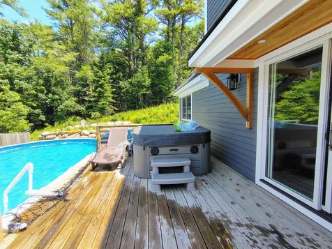 6 Red Barn Road Damariscotta ME 04543