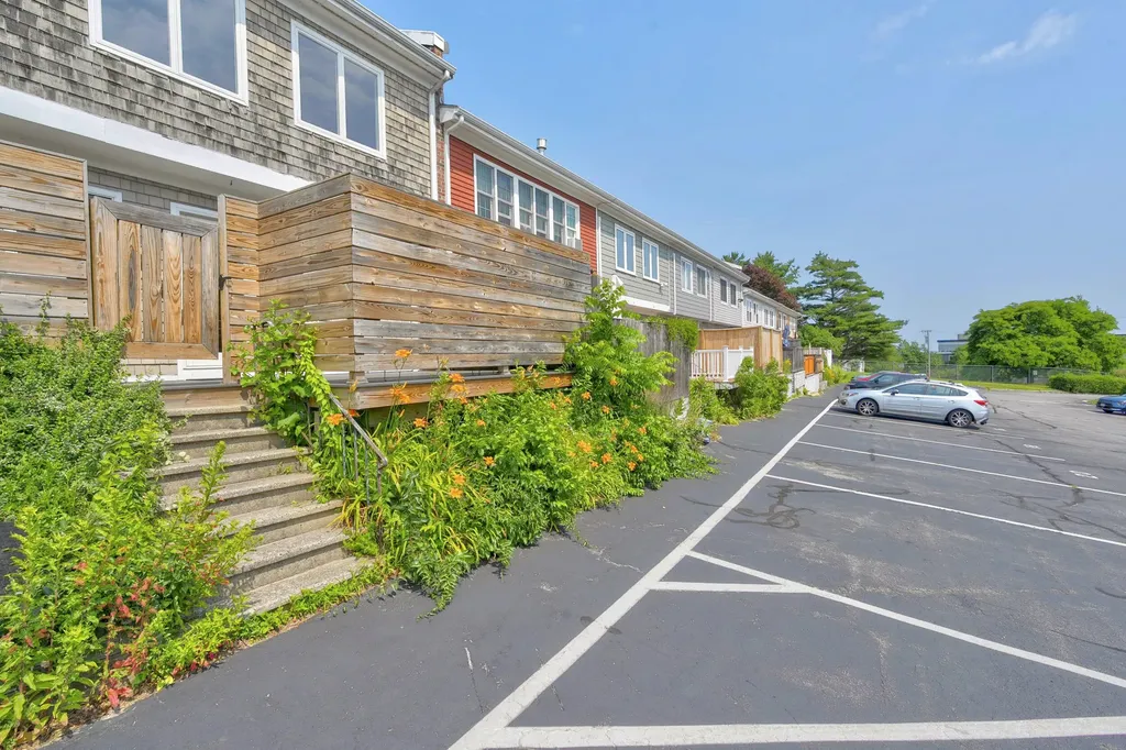 18 Ponce Street Portland ME 04101