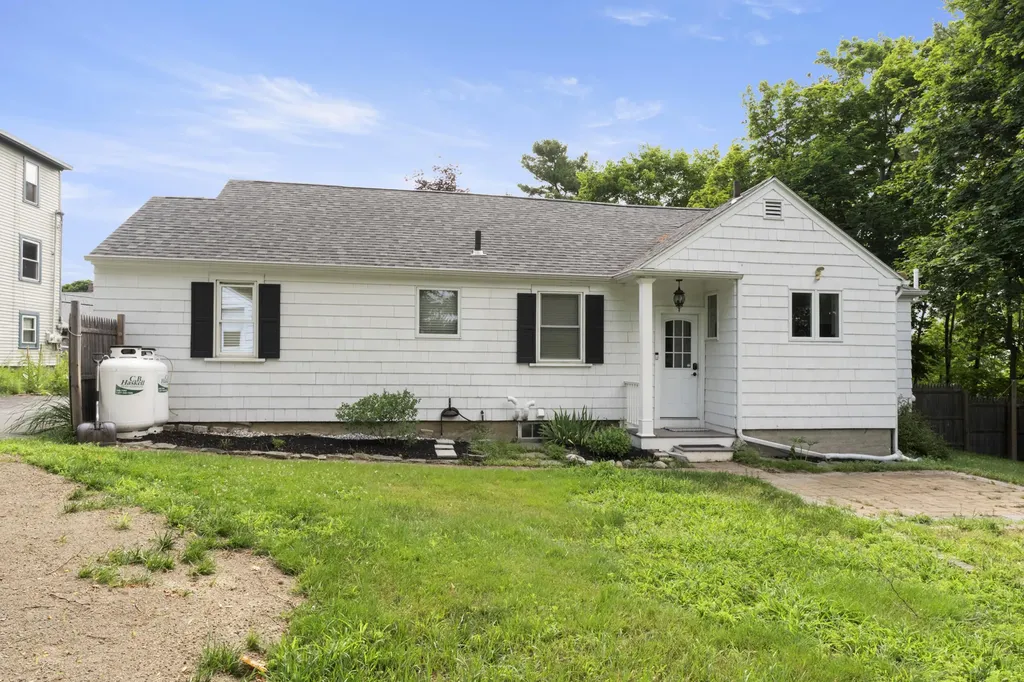 10 Blaine Avenue Augusta ME 04330