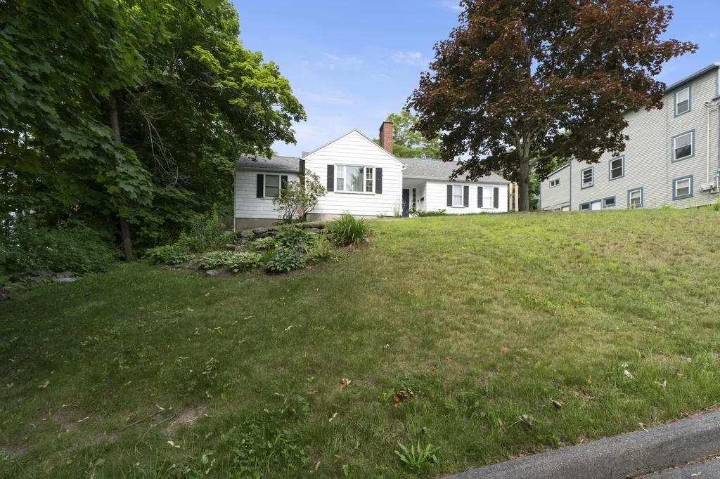 10 Blaine Avenue Augusta ME 04330