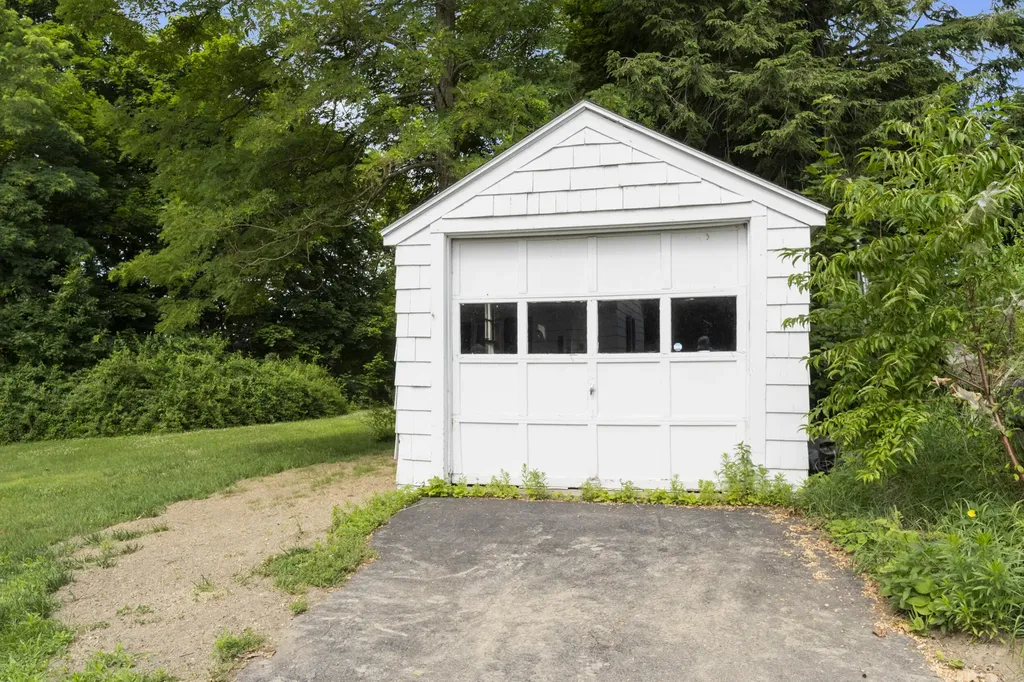 10 Blaine Avenue Augusta ME 04330