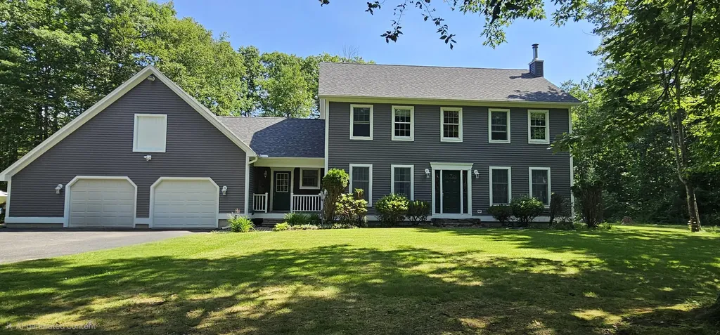 18 Dollis Avenue Vassalboro ME 04989