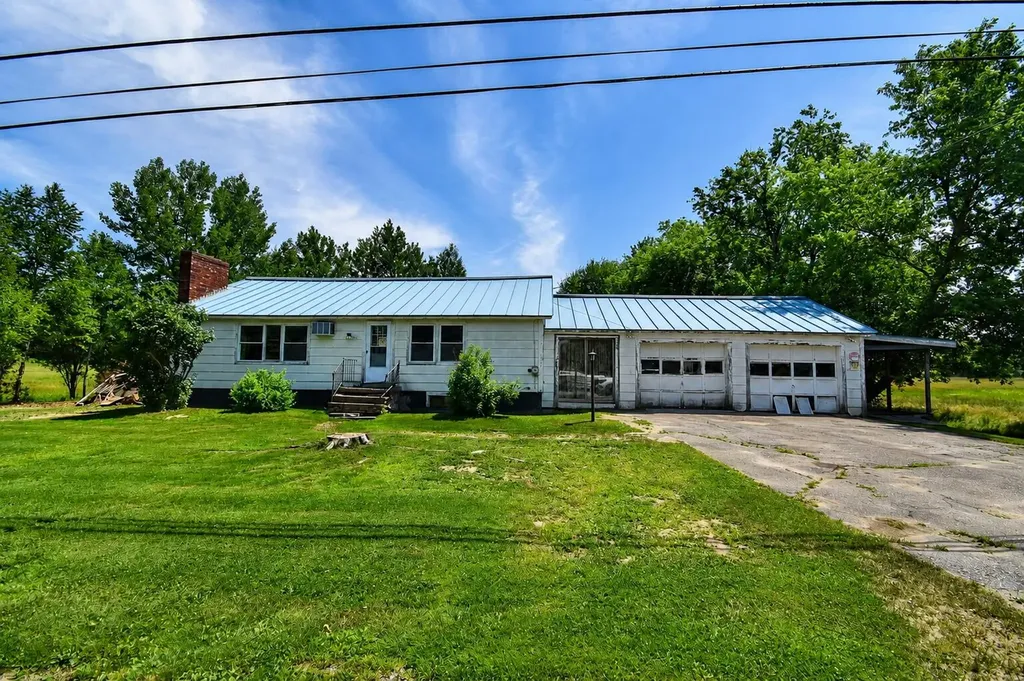 67 Mutton Lane Clinton ME 04927