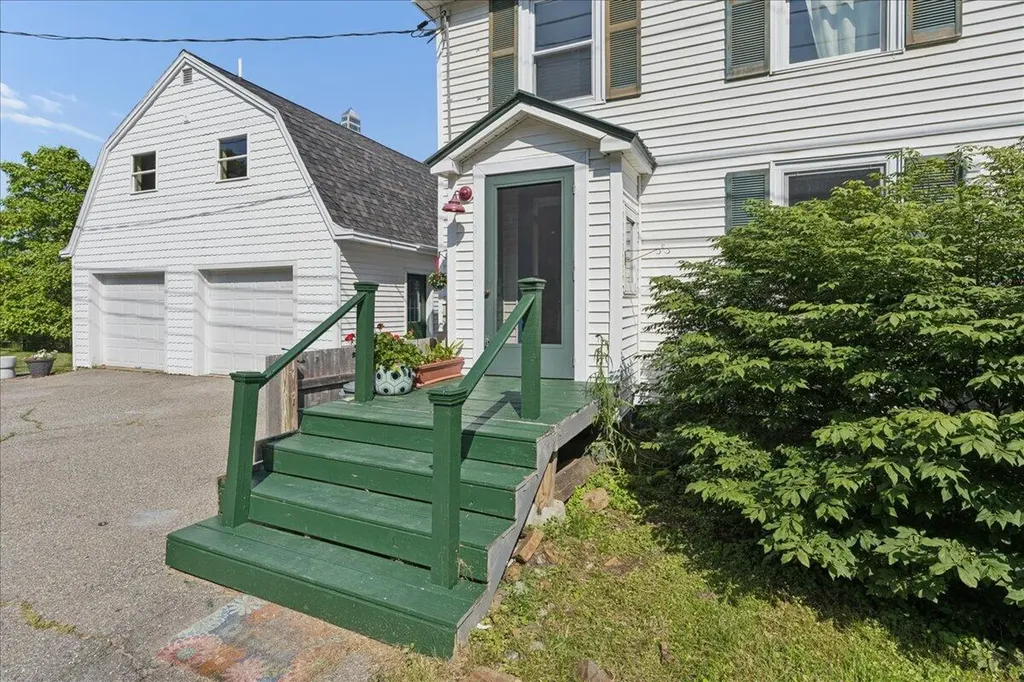 1407 Us Route 1 Prospect ME 04981