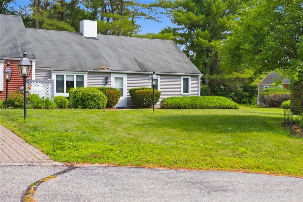 6 Colonial Way Auburn ME 04210