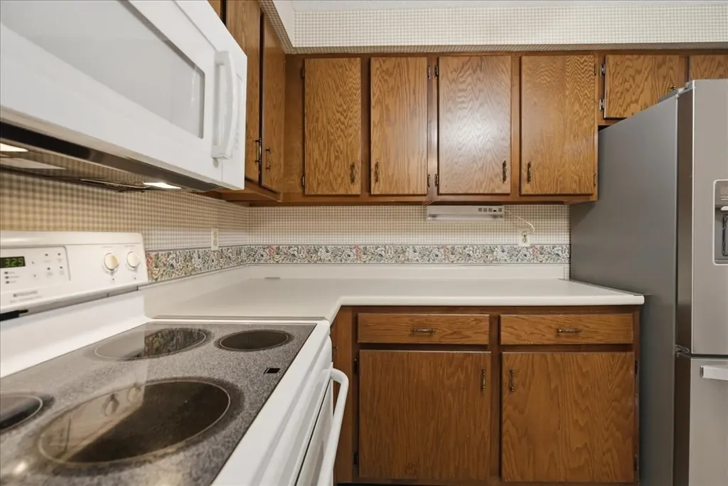 6 Colonial Way Auburn ME 04210