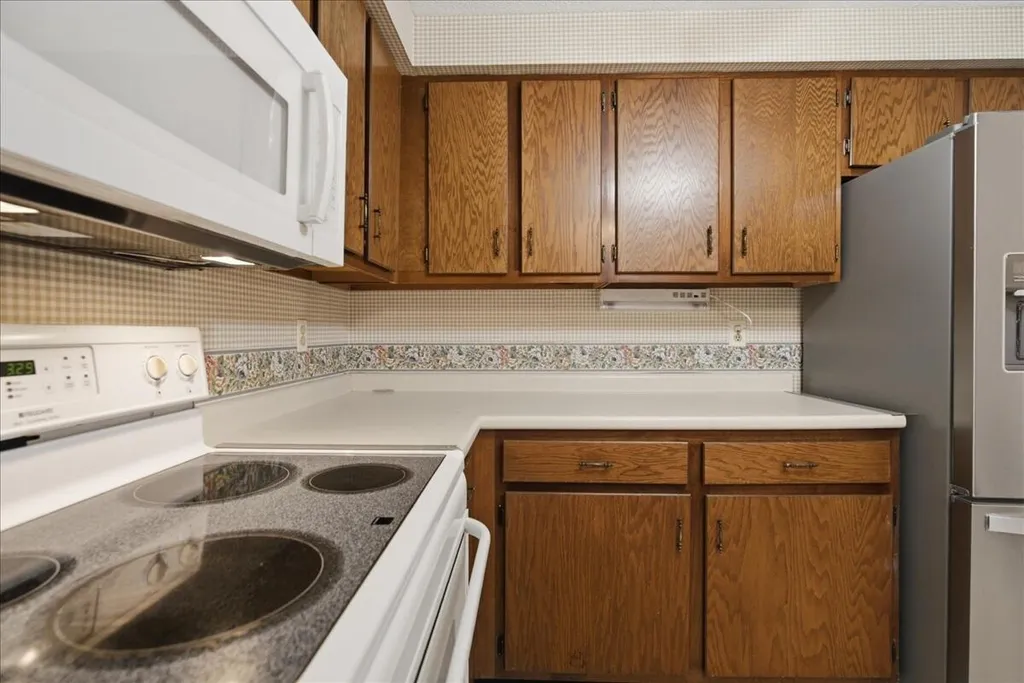 6 Colonial Way Auburn ME 04210