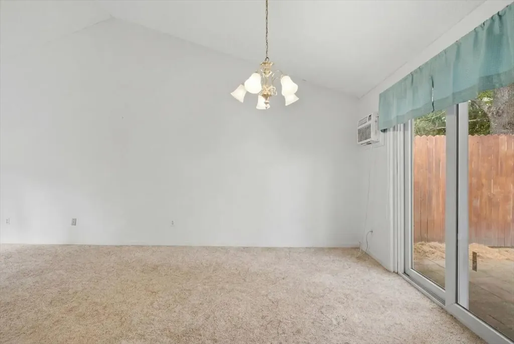6 Colonial Way Auburn ME 04210