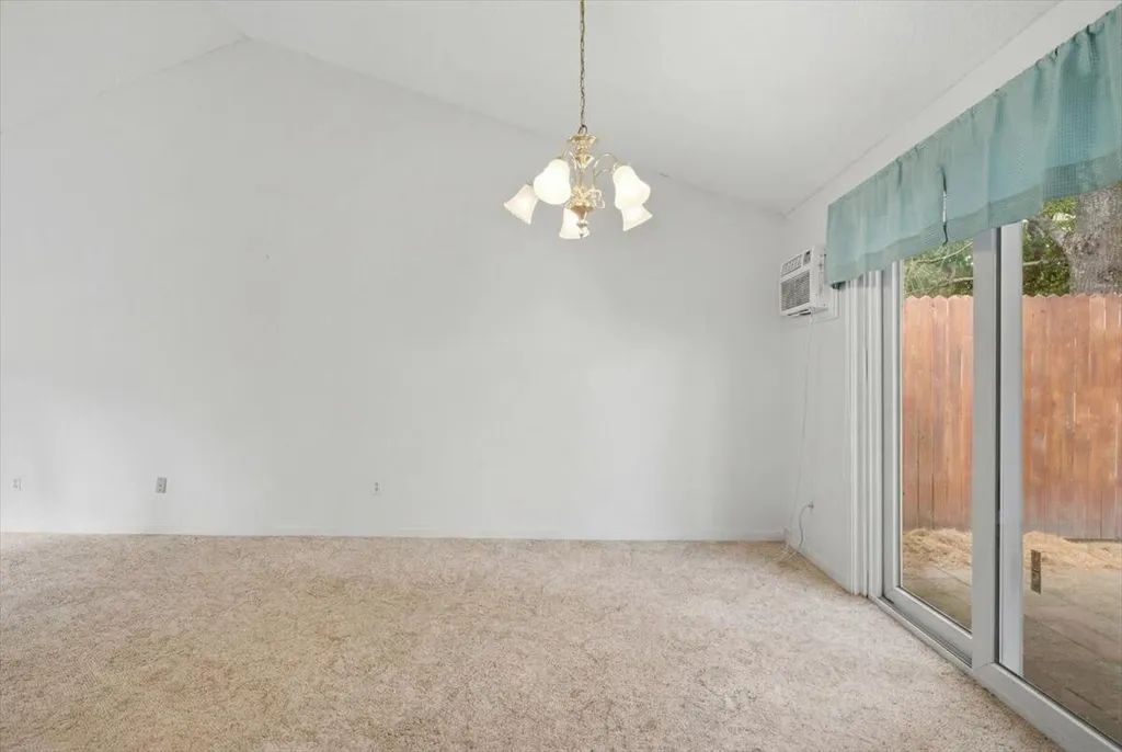 6 Colonial Way Auburn ME 04210